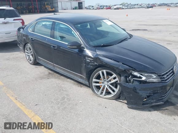 ✅ 2017 Volkswagen Passat R-Line • VIN: 1VWDT7A32HC075283 • Лот: 42961920. Опубликован ранее на IAAI с пробегом 119 372 миль. Бесплатный доступ к архиву аукционных продаж из США и подробный отчёт об истории автомобиля на DreamBid. Изображение 1.