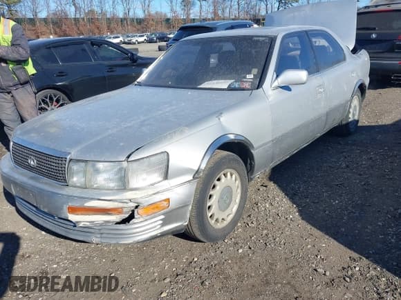 ✅ 1990 Lexus LS • VIN: JT8UF11E9L0025885 • Lot: 41330993. Listed on IAAI with 162,255 mi. Free auction sales archive from the USA and detailed vehicle history report at DreamBid. Image 2.