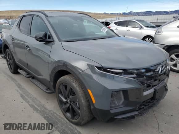 2024 Hyundai Santa Cruz Night Edition z VIN 5NTJCDDF4RH103795, wystawiony jako Copart lot #85051854 z przebiegiem 5 796 mil mil oraz Szkoda całkowita • Salvage title. Historia ofert i sprzedaży dostępna na DreamBid. Obrazek 4.