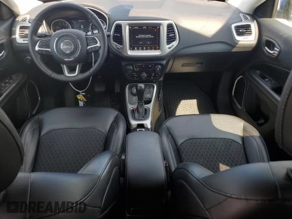 ✅ 2019 Jeep Compass Latitude • VIN: 3C4NJDBB8KT598658 • Лот: 60135635. Опубликован ранее на Copart с пробегом 18 669 миль. Бесплатный доступ к архиву аукционных продаж из США и подробный отчёт об истории автомобиля на DreamBid. Изображение 8.