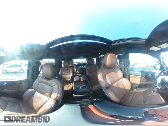 ✅ 2024 Lincoln Navigator Reserve • VIN: 5LMJJ2LG7REL04196 • Lot: 60986505. Wystawiony na Copart z przebiegiem 15 809 mil. Bezpłatny archiwum sprzedaży aukcyjnych z USA i szczegółowy raport historii pojazdu na DreamBid. Zdjęcie 16.