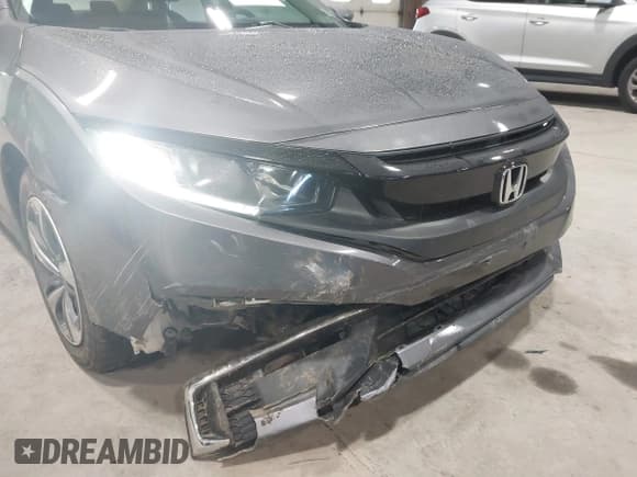 ✅ 2020 Honda Civic LX • VIN: 2HGFC2F6XLH570727 • Lot: 43310799. Wystawiony na IAAI z przebiegiem 60 114 mil. Bezpłatny archiwum sprzedaży aukcyjnych z USA i szczegółowy raport historii pojazdu na DreamBid. Zdjęcie 6.