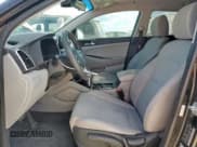 ✅ 2019 Hyundai Tucson SE • VIN: KM8J23A47KU928087 • Лот: 81565275. Опубликован ранее на Copart с пробегом 122 667 миль. Бесплатный доступ к архиву аукционных продаж из США и подробный отчёт об истории автомобиля на DreamBid. Изображение 7.