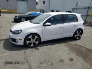 ✅ 2012 Volkswagen Golf GTI w/Conv & Sunroof PZEV • VIN: WVWHD7AJ4CW106637 • Lot: 54428875. Wystawiony na Copart z przebiegiem 62 327 mil. Bezpłatny archiwum sprzedaży aukcyjnych z USA i szczegółowy raport historii pojazdu na DreamBid. Zdjęcie 1.