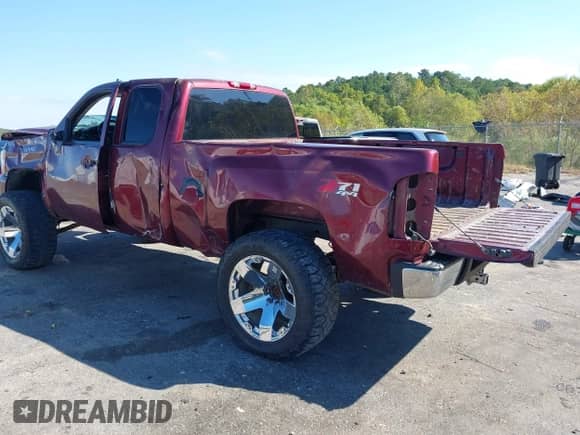 2008 Chevrolet Silverado 1500 1LT z VIN 2GCEK190481320852, wystawiony jako IAAI lot #43398883 z przebiegiem 337 087 mil mil oraz . Historia ofert i sprzedaży dostępna na DreamBid. Obrazek 3.