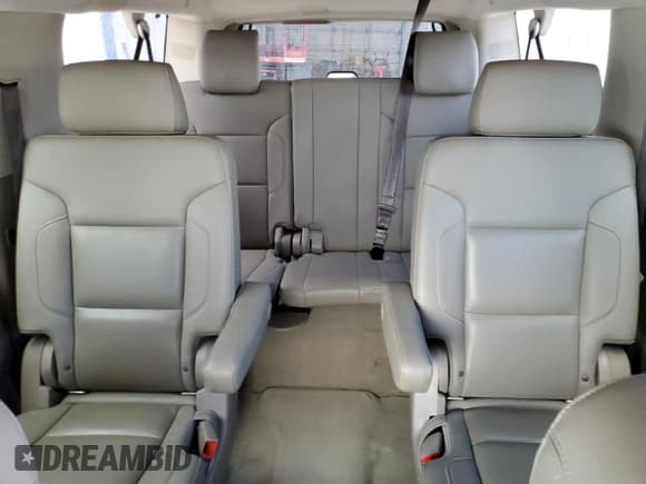 ✅ 2018 Chevrolet Suburban Premier • VIN: 1GNSCJKC1JR141404 • Lot: 54263705. Wystawiony na Copart z przebiegiem 200 571 mil. Bezpłatny archiwum sprzedaży aukcyjnych z USA i szczegółowy raport historii pojazdu na DreamBid. Zdjęcie 10.