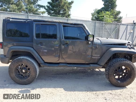 ✅ 2017 Jeep Wrangler Unlimited Sport • VIN: 1C4BJWDG4HL558332 • Lot: 42916328. Listed on IAAI with 104,928 mi. Free auction sales archive from the USA and detailed vehicle history report at DreamBid. Image 13.