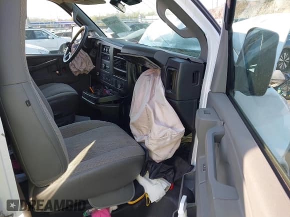 ✅ 2020 Chevrolet Express Passenger LT • VIN: 1GAZGPFG3L1177956 • Lot: 42084384. Listed on IAAI with 76,879 mi. Free auction sales archive from the USA and detailed vehicle history report at DreamBid. Image 5.