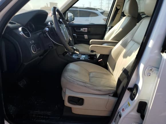 ✅ 2015 Land Rover LR4 Lux • VIN: SALAK2V67FA740874 • Lot: 82209995. Listed on Copart with 141,973 mi. Free auction sales archive from the USA and detailed vehicle history report at DreamBid. Image 7.