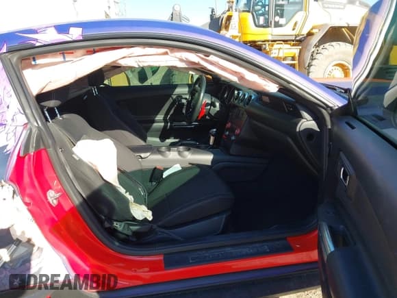 ✅ 2016 Ford Mustang V6 • VIN: 1FA6P8AMXG5322248 • Lot: 43699380. Wystawiony na IAAI z przebiegiem 90 877 mil. Bezpłatny archiwum sprzedaży aukcyjnych z USA i szczegółowy raport historii pojazdu na DreamBid. Zdjęcie 5.