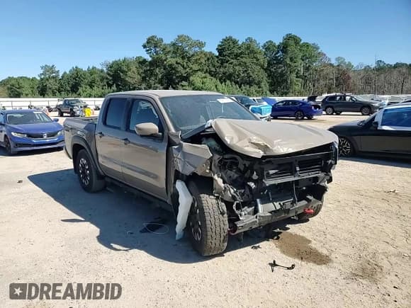 ✅ 2024 Nissan Frontier Pro-X • VIN: 1N6ED1EJ4RN611146 • Lot: 89513315. Wystawiony na Copart z przebiegiem 17 805 mil. Bezpłatny archiwum sprzedaży aukcyjnych z USA i szczegółowy raport historii pojazdu na DreamBid. Zdjęcie 14.