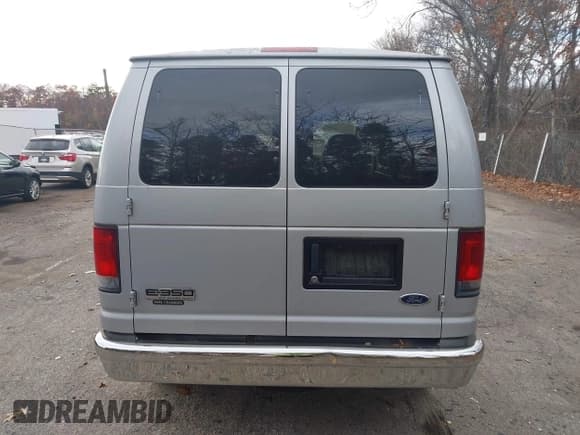 ✅ 2006 Ford Econoline Passenger XL • VIN: 1FBNE31L06DA61632 • Lot: 43675471. Wystawiony na IAAI z przebiegiem 104 764 mil. Bezpłatny archiwum sprzedaży aukcyjnych z USA i szczegółowy raport historii pojazdu na DreamBid. Zdjęcie 15.