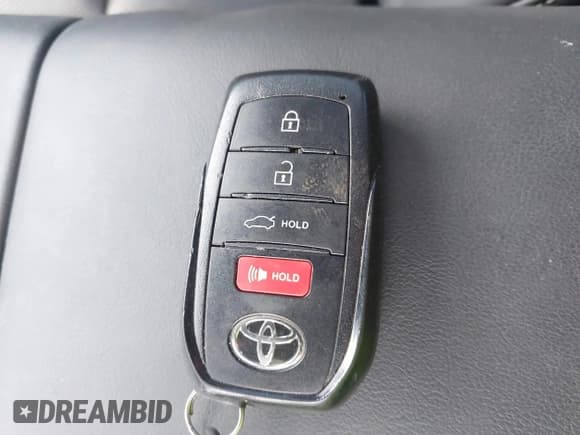 ✅ 2024 Toyota Crown XLE • VIN: JTDAAAAF7R3028366 • Lot: 42857658. Wystawiony na IAAI z przebiegiem 30 618 mil. Bezpłatny archiwum sprzedaży aukcyjnych z USA i szczegółowy raport historii pojazdu na DreamBid. Zdjęcie 11.