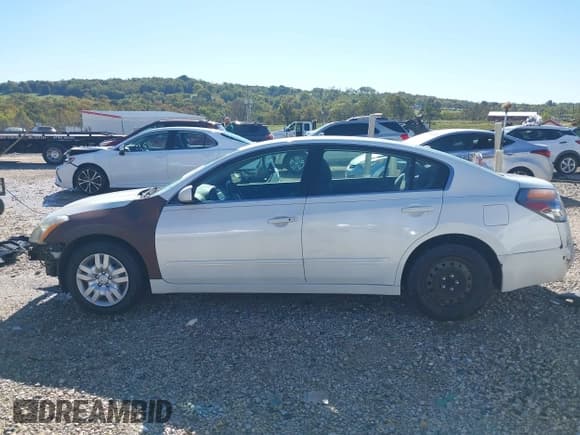 ✅ 2011 Nissan Altima S • VIN: 1N4AL2AP2BN461022 • Лот: 43546420. Опубликован ранее на IAAI с пробегом 191 266 миль. Бесплатный доступ к архиву аукционных продаж из США и подробный отчёт об истории автомобиля на DreamBid. Изображение 15.