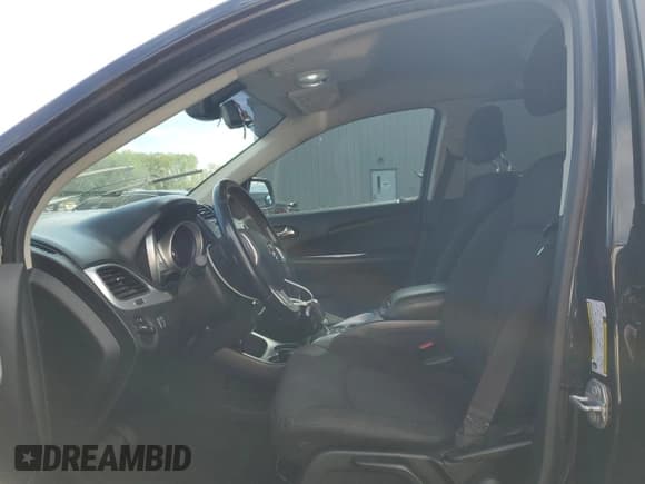 ✅ 2019 Dodge Journey SE • VIN: 3C4PDCBB5KT846097 • Lot: 81842295. Wystawiony na Copart z przebiegiem 121 716 mil. Bezpłatny archiwum sprzedaży aukcyjnych z USA i szczegółowy raport historii pojazdu na DreamBid. Zdjęcie 7.