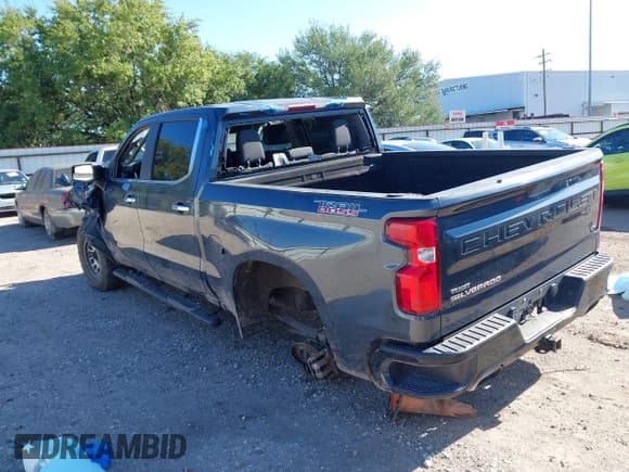 ✅ 2019 Chevrolet Silverado 1500 LT Trail Boss • VIN: 1GCPYFED2KZ152401 • Lot: 42211371. Wystawiony na IAAI z przebiegiem 106 796 mil. Bezpłatny archiwum sprzedaży aukcyjnych z USA i szczegółowy raport historii pojazdu na DreamBid. Zdjęcie 3.