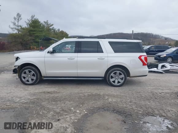 ✅ 2018 Ford Expedition Max XLT • VIN: 1FMJK1JT5JEA33072 • Lot: 43724732. Listed on IAAI with 126,724 mi. Free auction sales archive from the USA and detailed vehicle history report at DreamBid. Image 15.