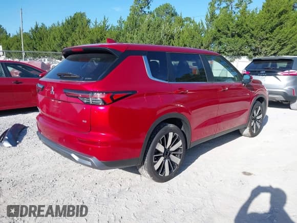 ✅ 2025 Mitsubishi Outlander SE • VIN: JA4J4VA80SZ017125 • Lot: 42707946. Listed on IAAI with 4,424 mi. Free auction sales archive from the USA and detailed vehicle history report at DreamBid. Image 4.