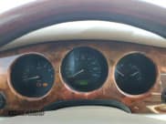 ✅ 2003 Jaguar XJ 8 • VIN: SAJDA14C33LF59266 • Lot: 71877055. Wystawiony na Copart z przebiegiem 145 384 mil. Bezpłatny archiwum sprzedaży aukcyjnych z USA i szczegółowy raport historii pojazdu na DreamBid. Zdjęcie 9.