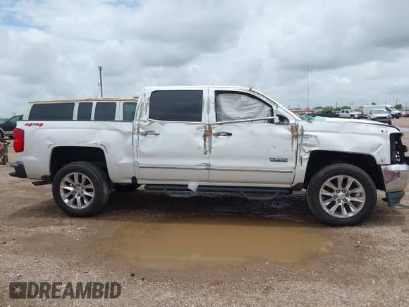 ✅ 2018 Chevrolet Silverado 1500 LTZ • VIN: 3GCUKSECXJG375885 • Lot: 42625190. Wystawiony na IAAI z przebiegiem Nie podano. Bezpłatny archiwum sprzedaży aukcyjnych z USA i szczegółowy raport historii pojazdu na DreamBid. Zdjęcie 14.