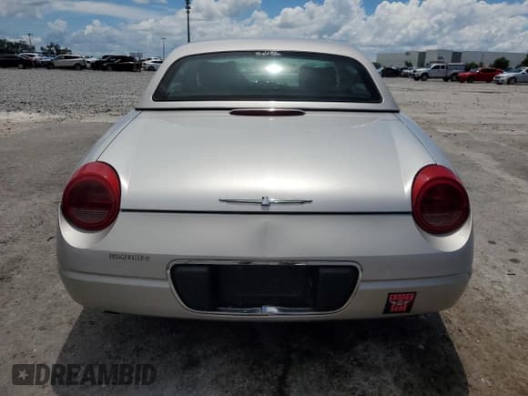 ✅ 2004 Ford Thunderbird Deluxe • VIN: 1FAHP60A04Y112384 • Lot: 68423065. Wystawiony na Copart z przebiegiem 87 530 mil. Bezpłatny archiwum sprzedaży aukcyjnych z USA i szczegółowy raport historii pojazdu na DreamBid. Zdjęcie 6.