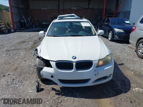 ✅ 2010 BMW 3 Series 328i • VIN: WBAPH7C55AE129327 • Lot: 42970150. Listed on IAAI with 135,509 mi. Free auction sales archive from the USA and detailed vehicle history report at DreamBid. Image 12.
