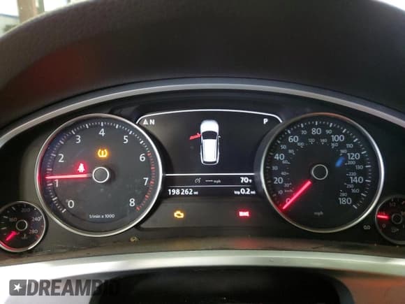 ✅ 2012 Volkswagen Touareg Sport • VIN: WVGEF9BP9CD011879 • Lot: 56903035. Listed on Copart with 198,262 mi. Free auction sales archive from the USA and detailed vehicle history report at DreamBid. Image 9.