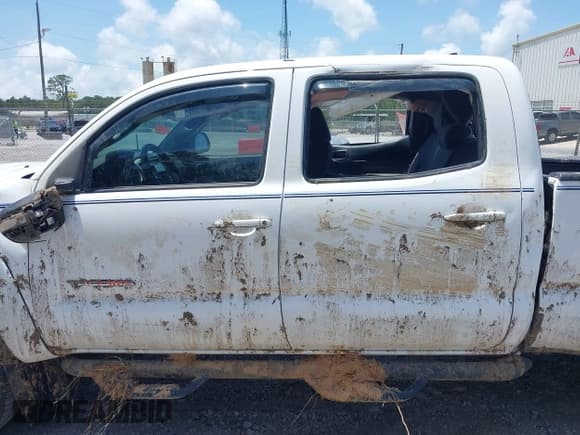 ✅ 2015 Toyota Tacoma PreRunner • VIN: 5TFKU4HN9FX006805 • Lot: 42283766. Wystawiony na IAAI z przebiegiem 132 367 mil. Bezpłatny archiwum sprzedaży aukcyjnych z USA i szczegółowy raport historii pojazdu na DreamBid. Zdjęcie 14.