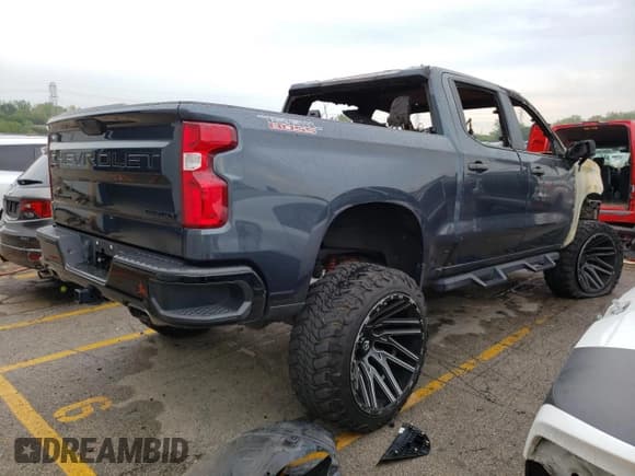 ✅ 2020 Chevrolet Silverado 1500 Custom Trail Boss • VIN: 3GCPYCEFXLG224267 • Lot: 69181793. Wystawiony na Copart z przebiegiem Nie podano. Bezpłatny archiwum sprzedaży aukcyjnych z USA i szczegółowy raport historii pojazdu na DreamBid. Zdjęcie 3.