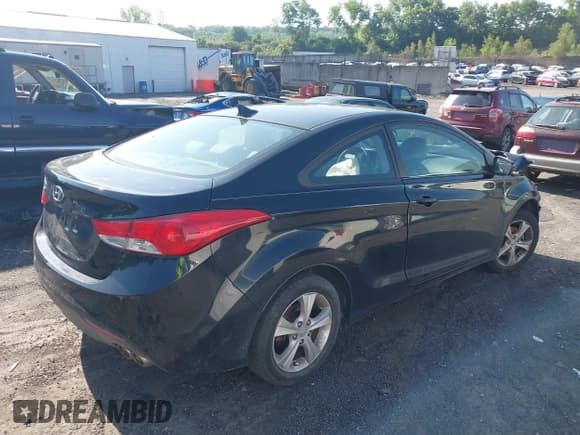 ✅ 2013 Hyundai Elantra SE • VIN: KMHDH6AE1DU020341 • Лот: 42753011. Опубликован ранее на IAAI с пробегом 123 415 миль. Бесплатный доступ к архиву аукционных продаж из США и подробный отчёт об истории автомобиля на DreamBid. Изображение 4.