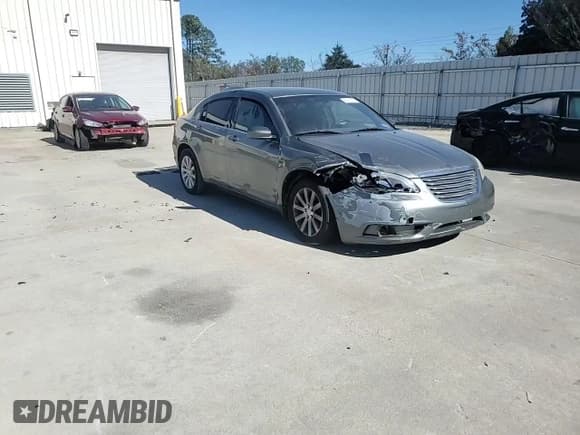 ✅ 2012 Chrysler 200 Touring • VIN: 1C3CCBBB3CN117615 • Lot: 93116135. Wystawiony na Copart z przebiegiem 208 614 mil. Bezpłatny archiwum sprzedaży aukcyjnych z USA i szczegółowy raport historii pojazdu na DreamBid. Zdjęcie 13.