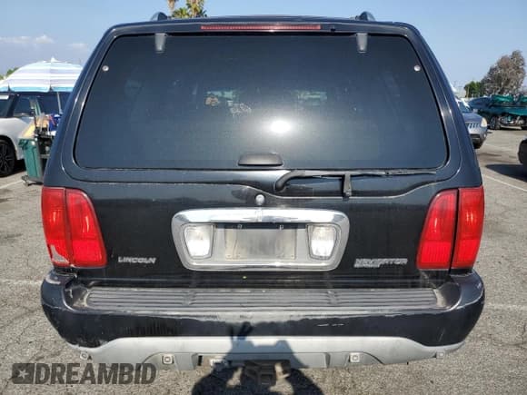 ✅ 2002 Lincoln Navigator • VIN: 5LMEU27R62LJ12466 • Lot: 54072715. Listed on Copart with 235,146 mi. Free auction sales archive from the USA and detailed vehicle history report at DreamBid. Image 6.