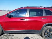 ✅ 2017 Jeep Cherokee Altitude • VIN: 1C4PJLABXHW661153 • Lot: 41058821. Wystawiony na IAAI z przebiegiem 167 418 mil. Bezpłatny archiwum sprzedaży aukcyjnych z USA i szczegółowy raport historii pojazdu na DreamBid. Zdjęcie 15.