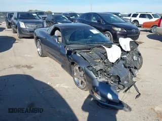 ✅ 2003 Chevrolet Corvette • VIN: 1G1YY22G435109384 • Lot: 43588857. Wystawiony na IAAI z przebiegiem 72 230 mil. Bezpłatny archiwum sprzedaży aukcyjnych z USA i szczegółowy raport historii pojazdu na DreamBid. Zdjęcie 1.