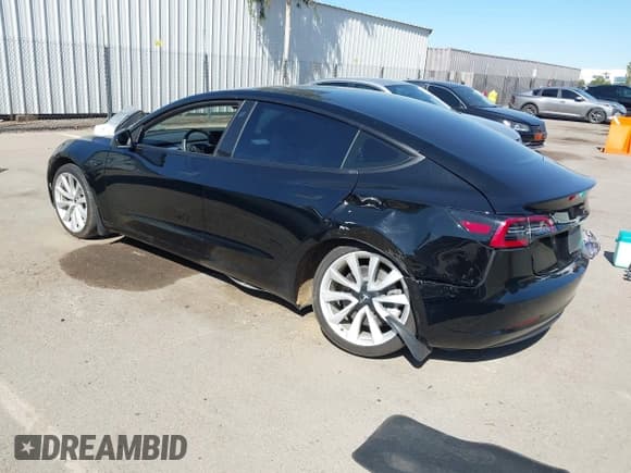 ✅ 2020 Tesla Model 3 Standard Range Plus • VIN: 5YJ3E1EA1LF615748 • Lot: 43481024. Wystawiony na IAAI z przebiegiem 123 021 mil. Bezpłatny archiwum sprzedaży aukcyjnych z USA i szczegółowy raport historii pojazdu na DreamBid. Zdjęcie 3.