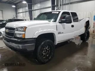 ✅ 2006 Chevrolet Silverado 2500HD LT2 • VIN: 1GCHK29D76E259921 • Лот: 50954105. Опубликован ранее на Copart с пробегом 188 160 миль. Бесплатный доступ к архиву аукционных продаж из США и подробный отчёт об истории автомобиля на DreamBid. Изображение 1.