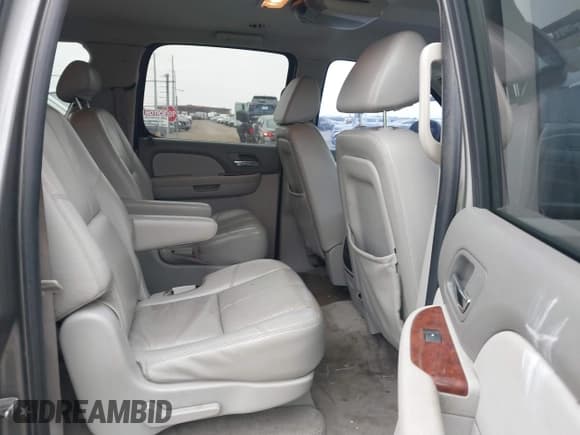 ✅ 2008 Chevrolet Suburban LTZ • VIN: 1GNFC16008J226762 • Лот: 41573727. Опубликован ранее на IAAI с пробегом 208 804 миль. Бесплатный доступ к архиву аукционных продаж из США и подробный отчёт об истории автомобиля на DreamBid. Изображение 8.