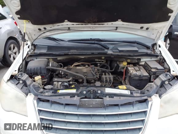 ✅ 2010 Chrysler Town & Country Touring • VIN: 2A4RR5D14AR133746 • Lot: 42116450. Listed on IAAI with 221,775 mi. Free auction sales archive from the USA and detailed vehicle history report at DreamBid. Image 10.