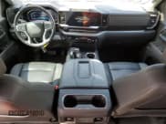 ✅ 2022 Chevrolet Silverado 1500 LT Trail Boss • VIN: 3GCUDFETXNG503890 • Lot: 55646935. Wystawiony na Copart z przebiegiem 32 407 mil. Bezpłatny archiwum sprzedaży aukcyjnych z USA i szczegółowy raport historii pojazdu na DreamBid. Zdjęcie 8.