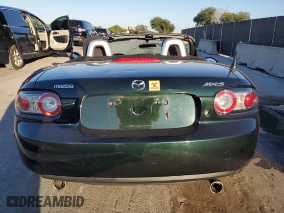 ✅ 2008 Mazda MX-5 Miata Grand Touring • VIN: JM1NC25FX80140123 • Lot: 91047645. Wystawiony na Copart z przebiegiem Nie podano. Bezpłatny archiwum sprzedaży aukcyjnych z USA i szczegółowy raport historii pojazdu na DreamBid. Zdjęcie 6.