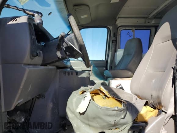 ✅ 2002 Ford Econoline Cargo • VIN: 1FTNE24L82HB75026 • Lot: 42460855. Wystawiony na Copart z przebiegiem 290 377 mil. Bezpłatny archiwum sprzedaży aukcyjnych z USA i szczegółowy raport historii pojazdu na DreamBid. Zdjęcie 7.