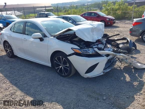 2020 Toyota Camry SE with VIN 4T1G11BK4LU006151, listed as a IAAI auction lot 42822206 with 51,453 mi miles and . Bid and sale history available at DreamBid. Image 1.