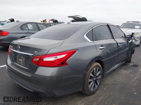 ✅ 2017 Nissan Altima SL • VIN: 1N4AL3AP8HC267198 • Lot: 42903982. Listed on IAAI with 116,297 mi. Free auction sales archive from the USA and detailed vehicle history report at DreamBid. Image 4.