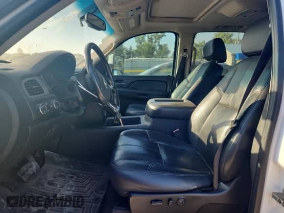 2008 Chevrolet Silverado 2500HD LTZ z VIN 1GCHK23638F197165, wystawiony jako Copart lot #84280195 z przebiegiem 246 035 mil mil oraz Czysty tytuł • Clean title. Historia ofert i sprzedaży dostępna na DreamBid. Obrazek 7.