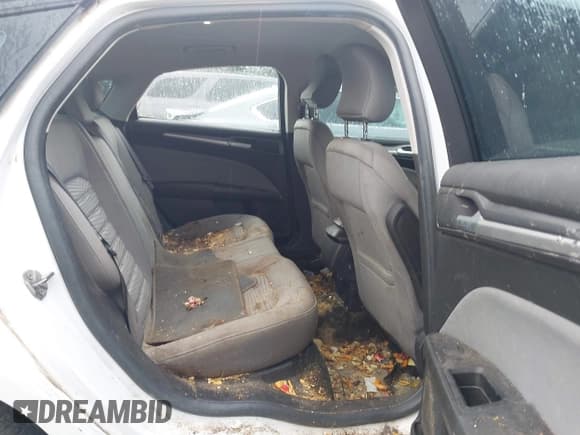 ✅ 2016 Ford Fusion S • VIN: 3FA6P0G79GR261765 • Lot: 42818797. Wystawiony na IAAI z przebiegiem 140 897 mil. Bezpłatny archiwum sprzedaży aukcyjnych z USA i szczegółowy raport historii pojazdu na DreamBid. Zdjęcie 8.