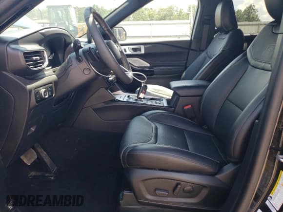 ✅ 2024 Ford Explorer ST • VIN: 1FM5K8GC6RGA90513 • Lot: 66343145. Wystawiony na Copart z przebiegiem 11 399 mil. Bezpłatny archiwum sprzedaży aukcyjnych z USA i szczegółowy raport historii pojazdu na DreamBid. Zdjęcie 7.