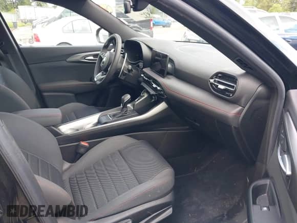 2024 Dodge Hornet R/T z VIN ZACPDFCW9R3A32594, wystawiony jako IAAI lot #42312913 z przebiegiem 22 544 mil mil oraz . Historia ofert i sprzedaży dostępna na DreamBid. Obrazek 5.