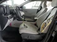 ✅ 2025 Hyundai Kona SEL • VIN: KM8HB3AB5SU231806 • Lot: 91295875. Wystawiony na Copart z przebiegiem 23 287 mil. Bezpłatny archiwum sprzedaży aukcyjnych z USA i szczegółowy raport historii pojazdu na DreamBid. Zdjęcie 7.