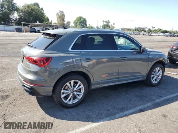 ✅ 2022 Audi Q3 S line Premium • VIN: WA1DECF38N1022149 • Lot: 81233035. Listed on Copart with 10,138 mi. Free auction sales archive from the USA and detailed vehicle history report at DreamBid. Image 3.