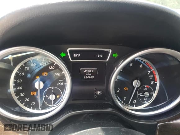 ✅ 2014 Mercedes-Benz M 350 • VIN: 4JGDA5HB0EA309952 • Lot: 63514745. Listed on Copart with 134,180 mi. Free auction sales archive from the USA and detailed vehicle history report at DreamBid. Image 9.